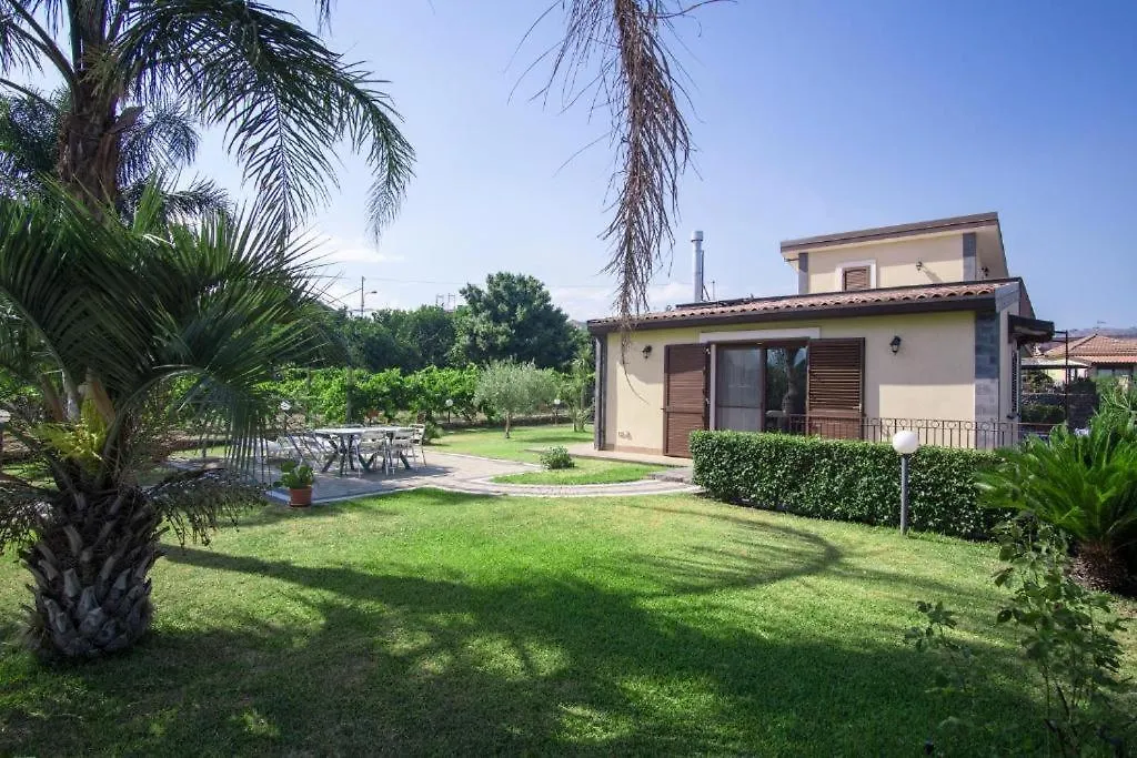بيت للعطل Villa Gusmano بيديمونتي إتنيو