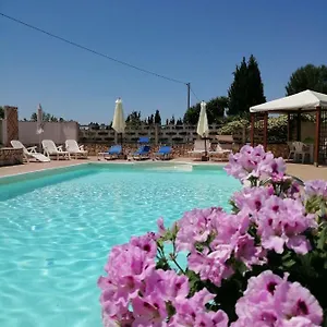https://residenza-agrituristica-santa-lucia-con-piscina.in-sardinia.net